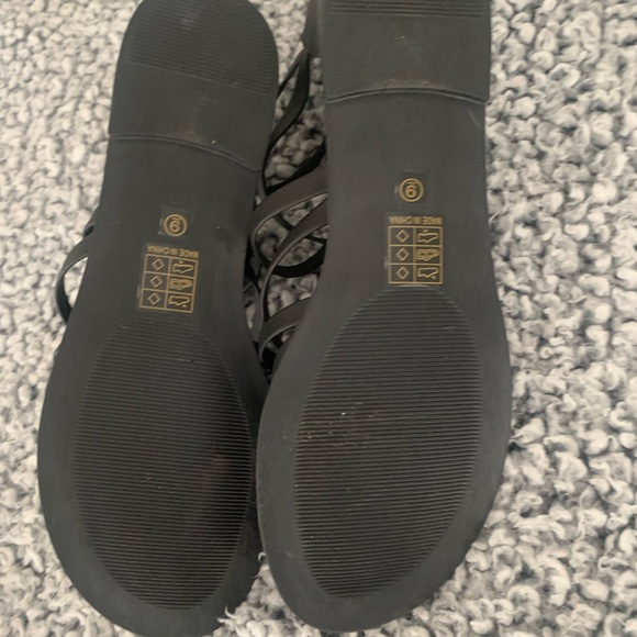 Size 9W strappy sandals - Picture 5 of 5